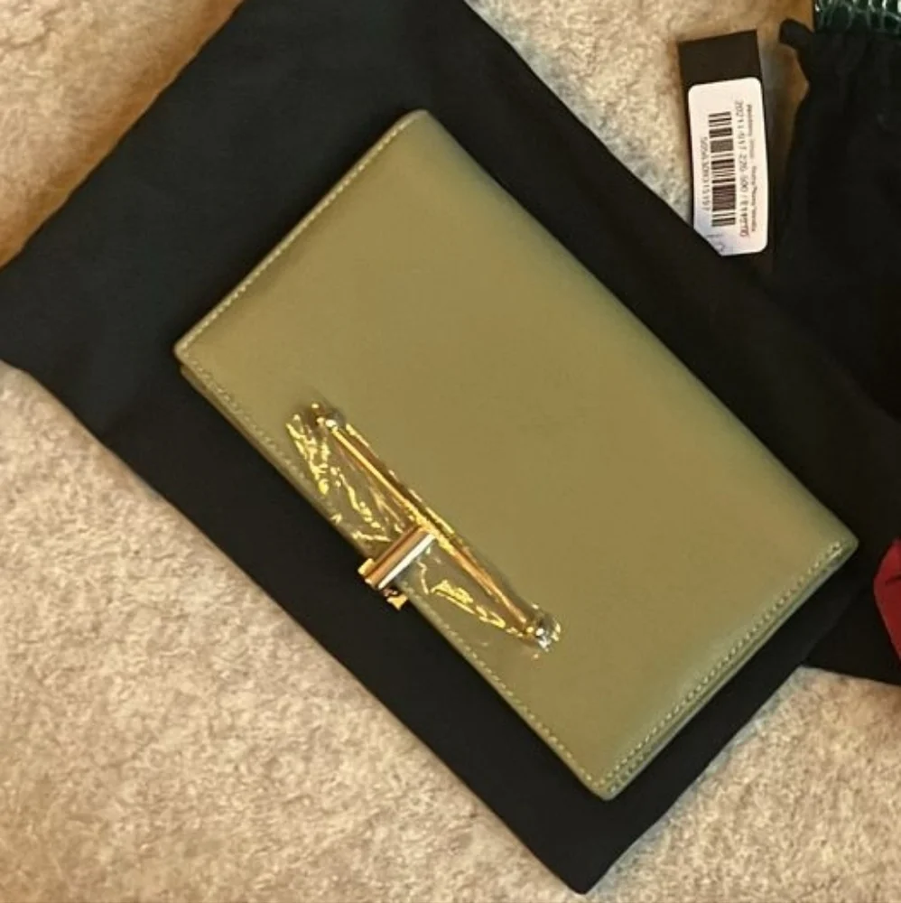 Strathberry Pistachio Large Melville NWOT wallet - Picture 1 of 12